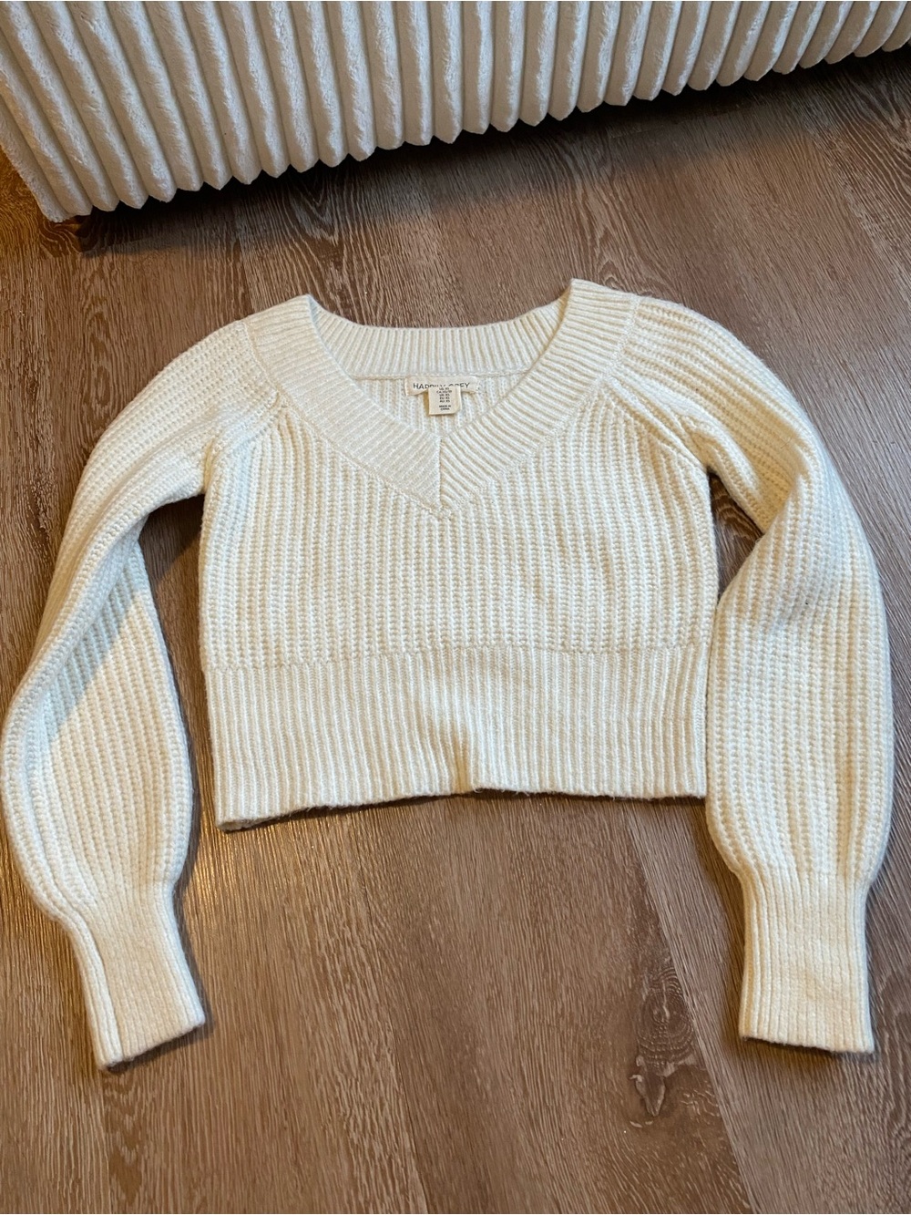 Cropped V-Neck Sweater in Cream